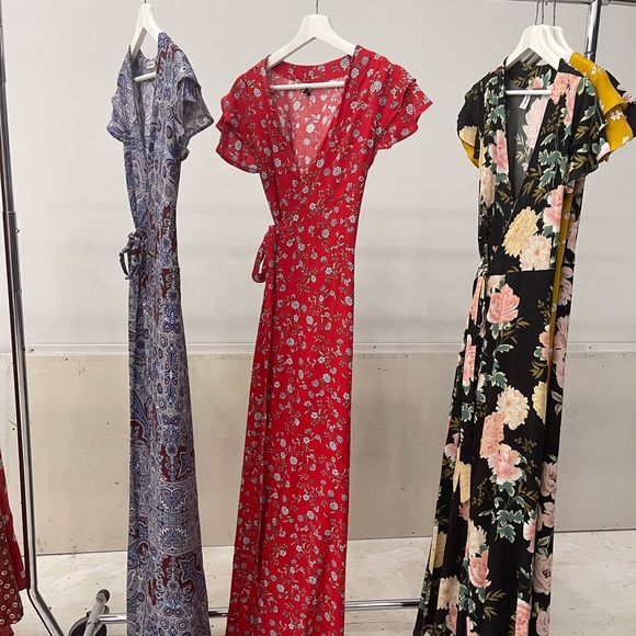 Wholesale. Selling as a lot. 200 dresses. Sizes vary from small to large 6$ each - Picture 3 of 16